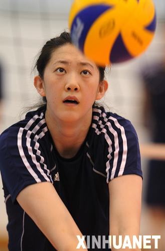 王寶泉“魔鬼訓(xùn)練” 新女排首次公開(kāi)訓(xùn)練