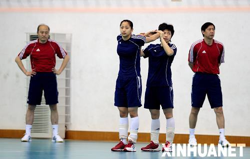 王寶泉“魔鬼訓(xùn)練” 新女排首次公開(kāi)訓(xùn)練