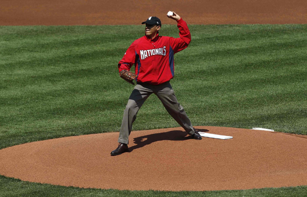 美國總統奧巴馬為職棒聯賽開球