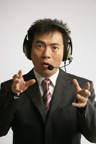 黃健翔助威功夫王散打爭(zhēng)霸賽 首次獻(xiàn)聲解說(shuō)功夫