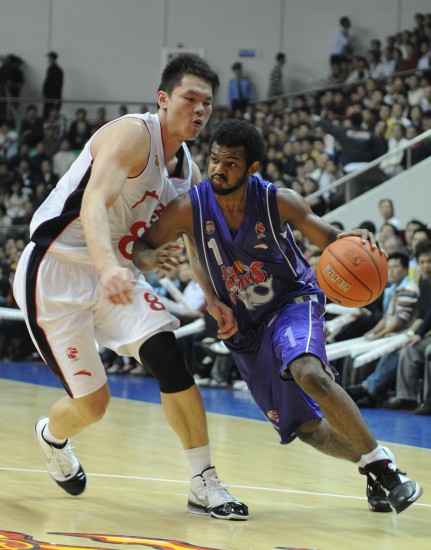 CBA季后賽：上海爆大冷 客場(chǎng)逆轉(zhuǎn)廣東扳平比分