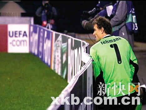 世俱杯門神賽場撒尿被拍 內急能否場上解決