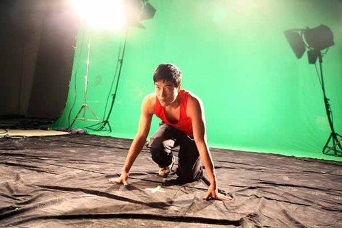 劉翔助力鉆石聯賽 拍攝現場認真擺pose