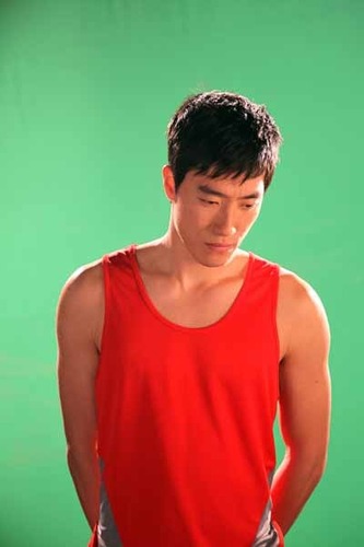 劉翔助力鉆石聯賽 拍攝現場認真擺pose