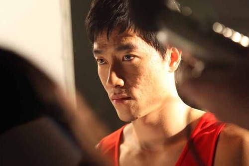 劉翔助力鉆石聯(lián)賽 拍攝現(xiàn)場認(rèn)真擺pose