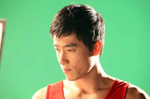 劉翔助力鉆石聯(lián)賽 拍攝現(xiàn)場認(rèn)真擺pose