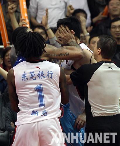 籃協(xié)公布打架事件處罰：查爾斯杜鋒躲過禁賽