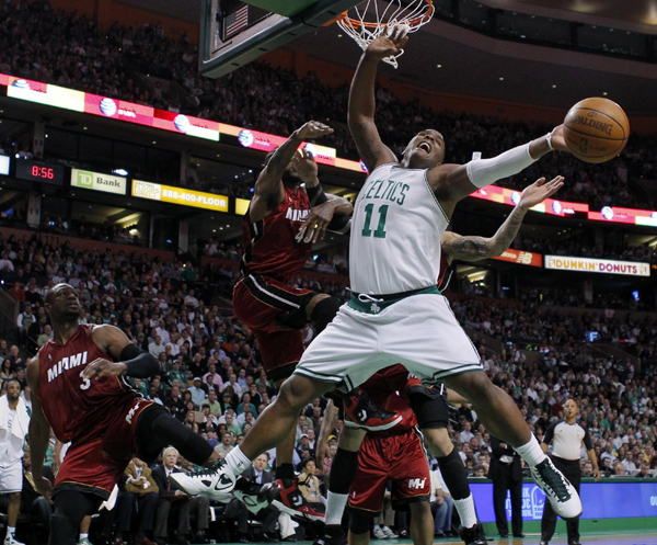 NBA季后賽：凱爾特人主場“滅火”