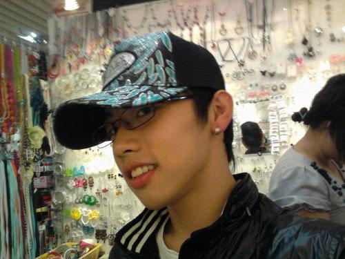 易建聯潮人裝觀戰 體壇潮男劉翔雷人