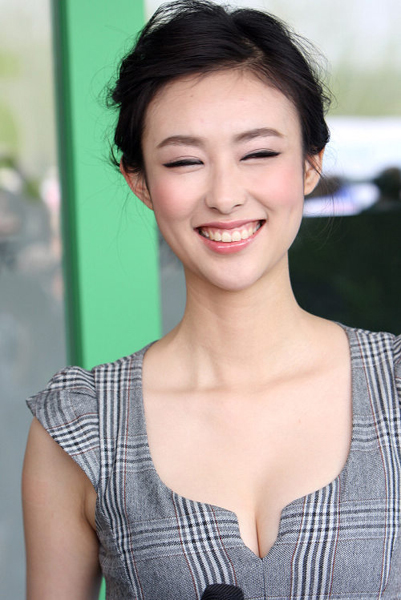 足球寶貝獸獸現身車展