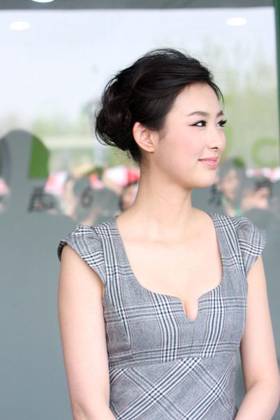 足球寶貝獸獸現身車展