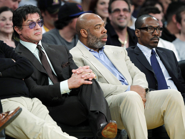 NBA：科比父母與眾明星現(xiàn)場助陣 湖人主場輕取雷霆