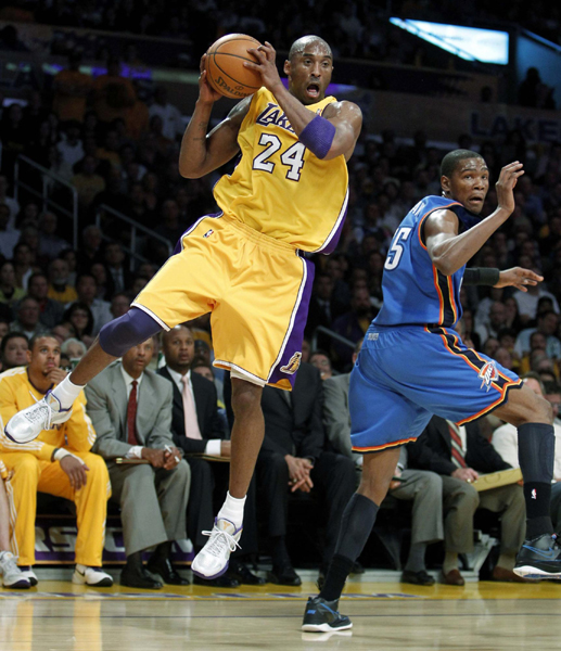 NBA：科比父母與眾明星現場助陣 湖人主場輕取雷霆