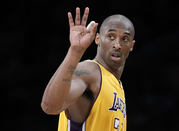 NBA：科比父母與眾明星現(xiàn)場(chǎng)助陣 湖人主場(chǎng)輕取雷霆