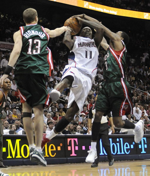 NBA季后賽：雄鹿頂翻老鷹 掘金扳倒爵士