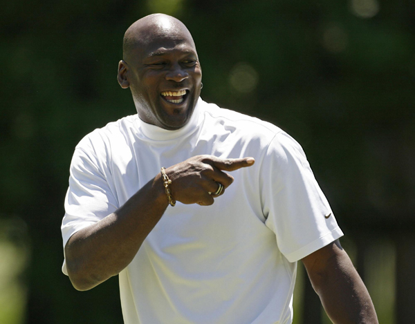 美巡賽：“老虎”伍茲再出征 “飛人”喬丹搶風頭