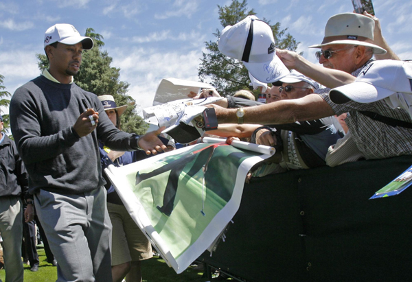 美巡賽：“老虎”伍茲再出征 “飛人”喬丹搶風頭