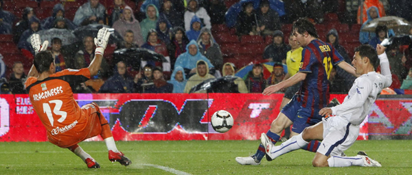 巴塞羅那雨中4:1擊退特內(nèi)里費(fèi) 取得主場(chǎng)10連勝