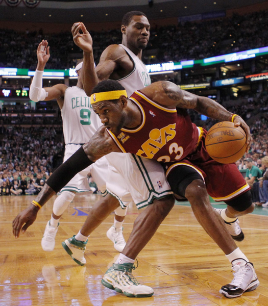 NBA：隆多力壓詹姆斯 凱爾特人勝騎士扳成2:2