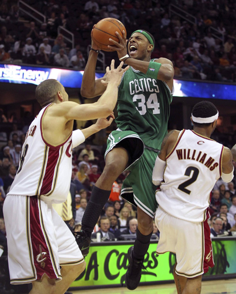 NBA：詹姆斯如同夢游騎士慘敗32分 綠衫軍3:2領先