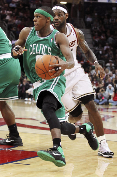 NBA：詹姆斯如同夢游騎士慘敗32分 綠衫軍3:2領先