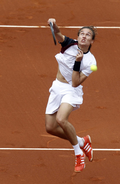 馬德里賽：納達(dá)爾苦戰(zhàn)過關(guān) 小威遭逆轉(zhuǎn)出局