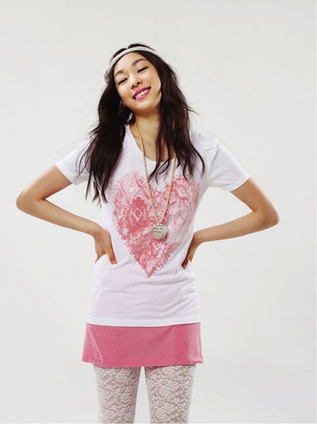 金妍兒成人禮拍四色寫真 性感迷人系于一身