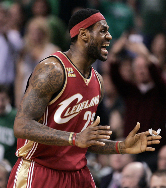 NBA：詹姆斯三雙騎士黯然出局 綠衫軍4:2晉級(jí)戰(zhàn)魔術(shù)