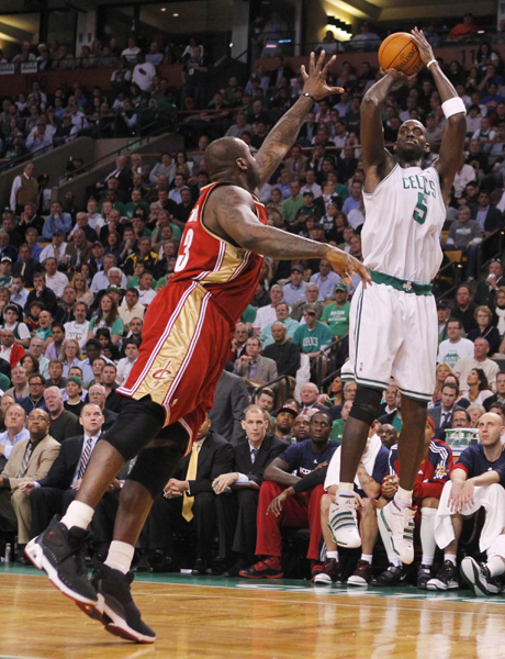 NBA：詹姆斯三雙騎士黯然出局 綠衫軍4:2晉級戰魔術