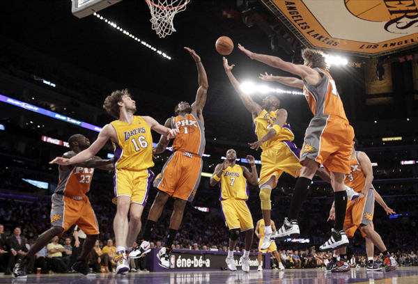 NBA：科比創(chuàng)季后賽新高 湖人再擒太陽(yáng)