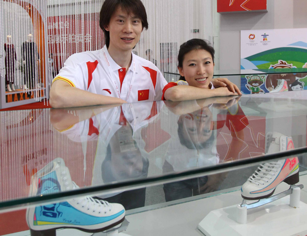 龐清/佟健亮相體博會