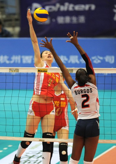 女排精英賽：中國隊3:0完勝多米尼加