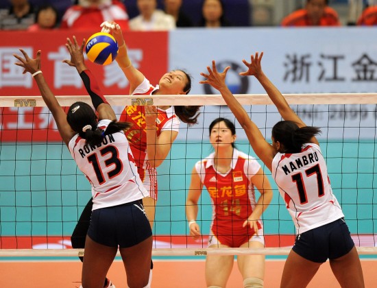 女排精英賽：中國隊(duì)3:0完勝多米尼加