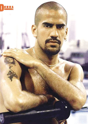 足球流氓與國腳同機(jī)飛南非 費(fèi)用疑足協(xié)“贊助”