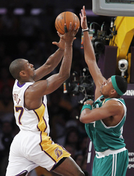 NBA：雷•阿倫三分破紀錄 綠衫軍苦勝湖人扳平總分