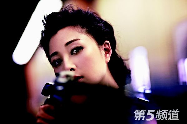 殷桃變“殺手” 舉槍射擊冷艷無比