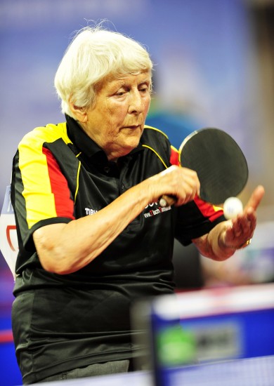 世界元老乒乓球錦標賽開幕 百歲老人“快樂乒乓”