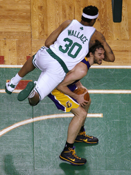 NBA：凱爾特人末節制勝湖人 總比分2:2