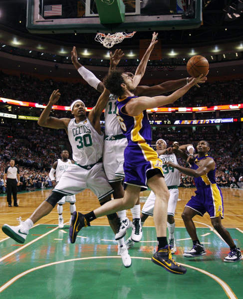 NBA：凱爾特人末節制勝湖人 總比分2:2