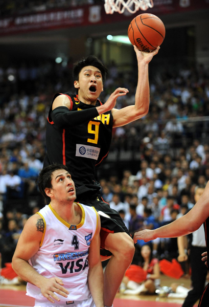 鄧華德執(zhí)教首秀迎開門紅 男籃熱身勝阿根廷