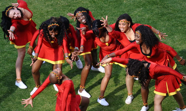 揭秘南非世界杯最靚風景線：土著美女組性感啦啦隊