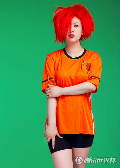 芙蓉姐姐化身瘋狂球迷大展身材