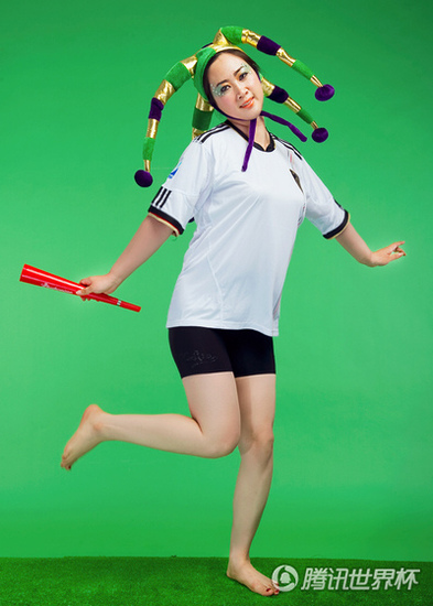 芙蓉姐姐化身瘋狂球迷大展身材