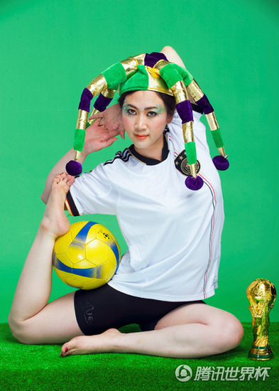 芙蓉姐姐化身瘋狂球迷大展身材