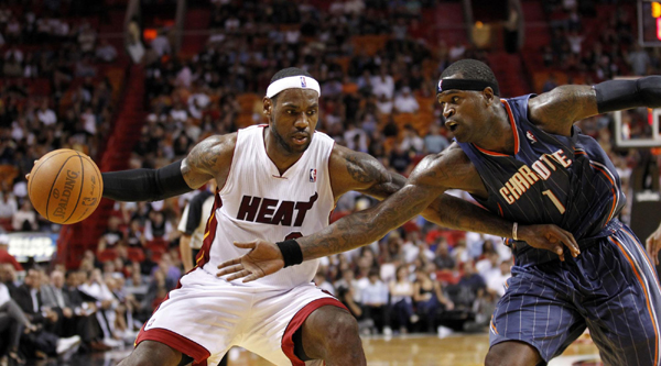 季前賽：詹姆斯復出貢獻33分 熱火末節崩潰遭山貓翻盤