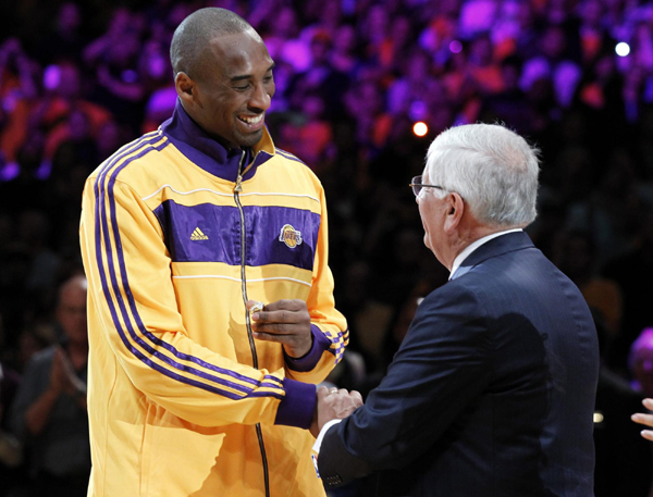 NBA：姚明復出首戰9分6犯離場 火箭揭幕戰遭湖人翻盤