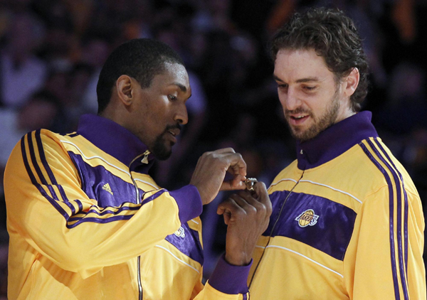 NBA：姚明復出首戰9分6犯離場 火箭揭幕戰遭湖人翻盤