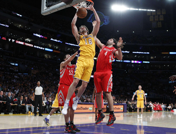 NBA：姚明復出首戰9分6犯離場 火箭揭幕戰遭湖人翻盤