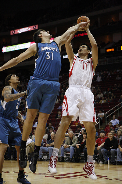 姚明13分小布傷停 火箭擊潰森林狼獲新賽季首勝