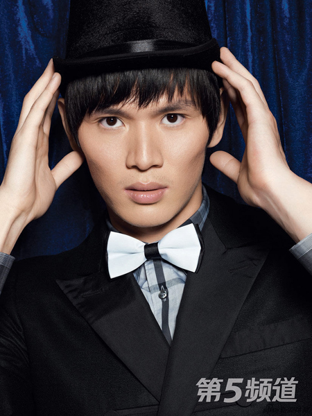 鮑春來攜手張雨綺拍大片